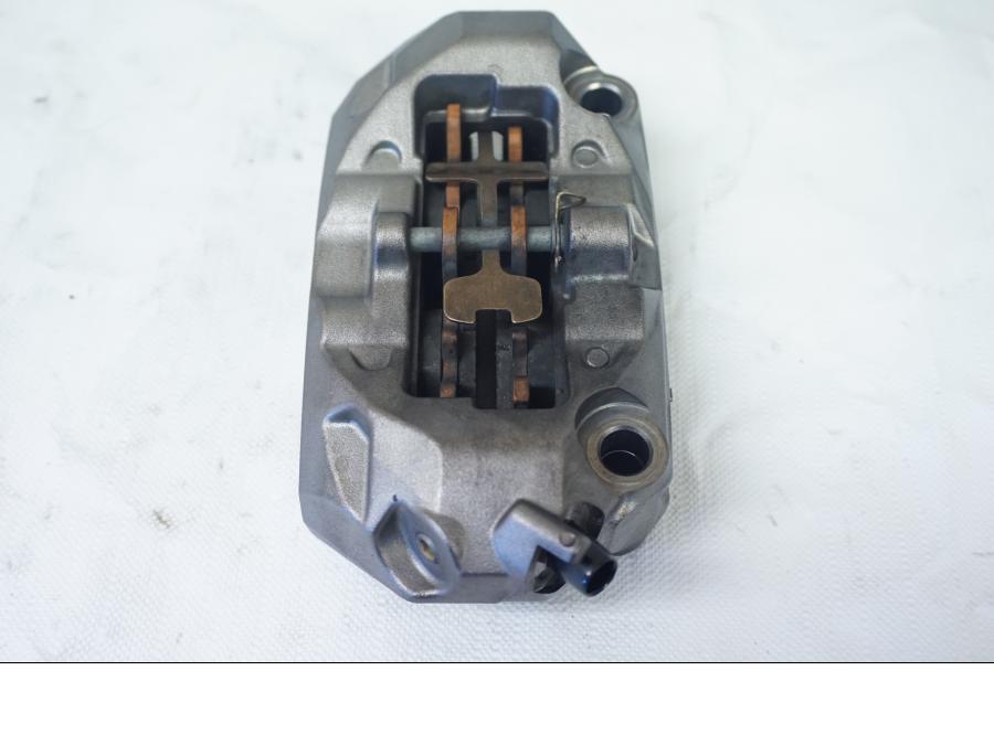 Höger sida på Bromsok från en Ducati 899 Panigale -2015 motorcykel.