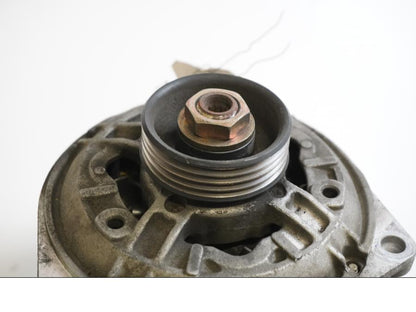 Baksidan på Generator från en BMW R 1100 R -1995 motorcykel.