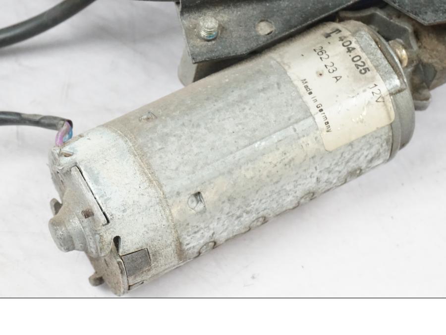 Höger sida på Vindrutemotor från en BMW K 1100 LT -1999 motorcykel.