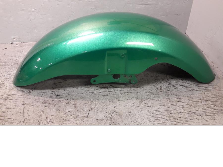 Baksidan på Framskärm från en Suzuki VZ 1600 -2005 motorcykel.