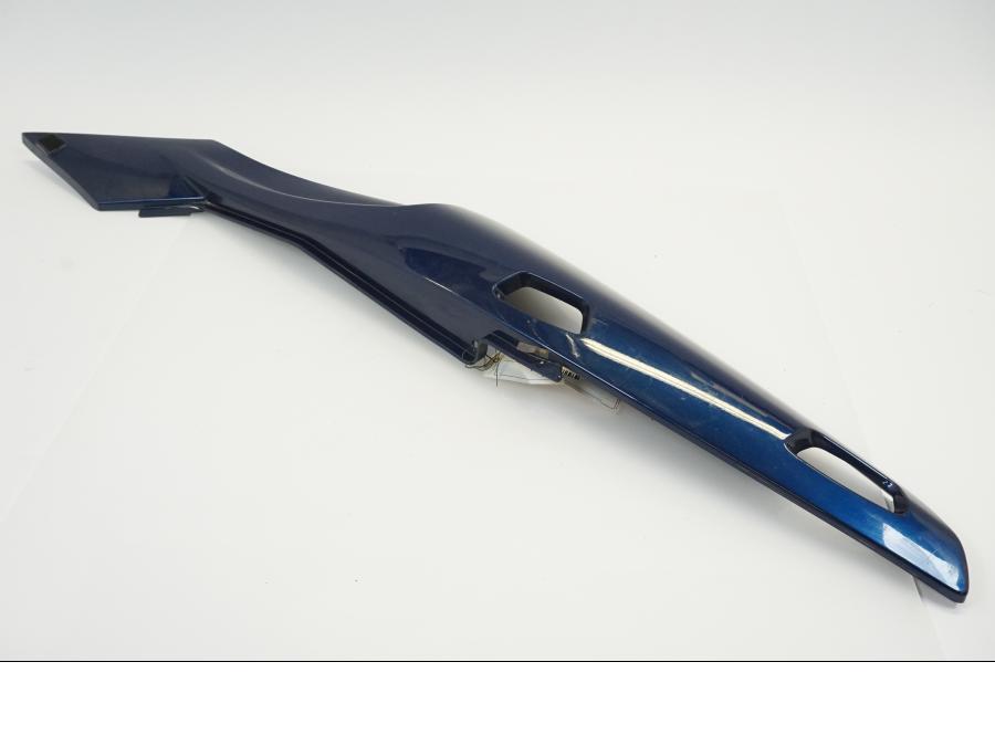 Vänster sida på Bakvinge från en Triumph Sprint GT -2011 motorcykel.