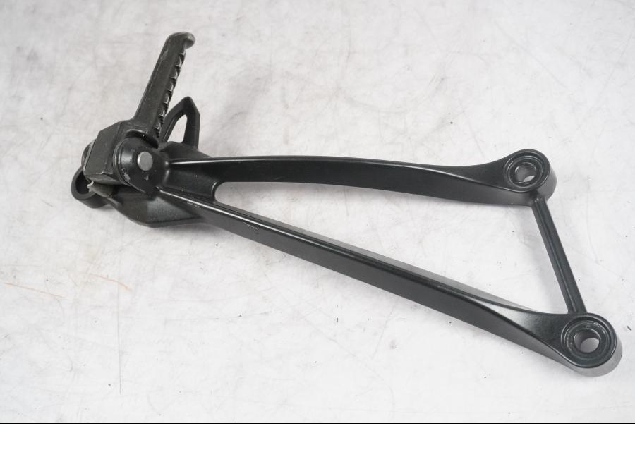 Snett nerifrån på Fotpinne från en Kawasaki ZX-10R -2008 motorcykel.