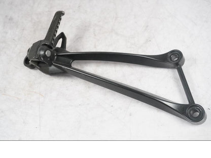 Snett nerifrån på Fotpinne från en Kawasaki ZX-10R -2008 motorcykel.