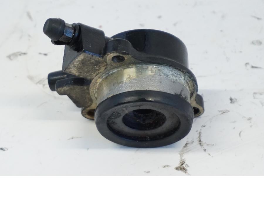 Höger sida på Kopplingslavcylinder från en Yamaha YZF 1000 R -1997 motorcykel.