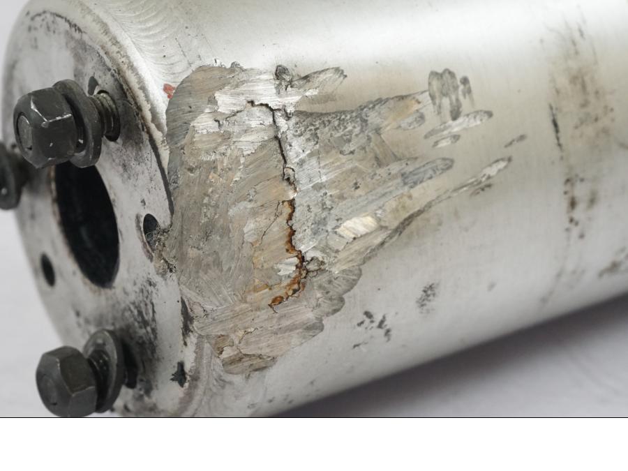 Snett nerifrån på Ljuddämpare från en Aprilia RS 125 -2000 motorcykel.