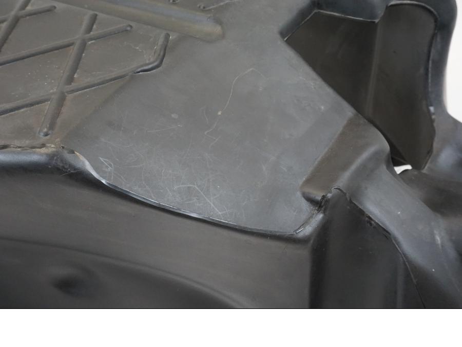 Snett nerifrån på Bensintank från en BMW K 1200 LT -2004 motorcykel.