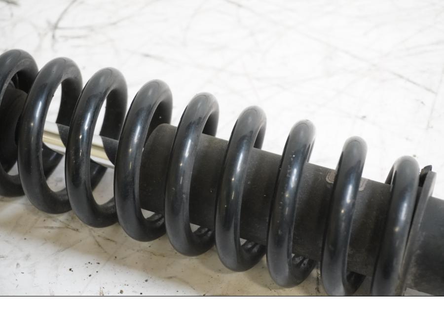 Höger sida på Stötdämpare från en BMW R 1100 RT -2000 motorcykel.