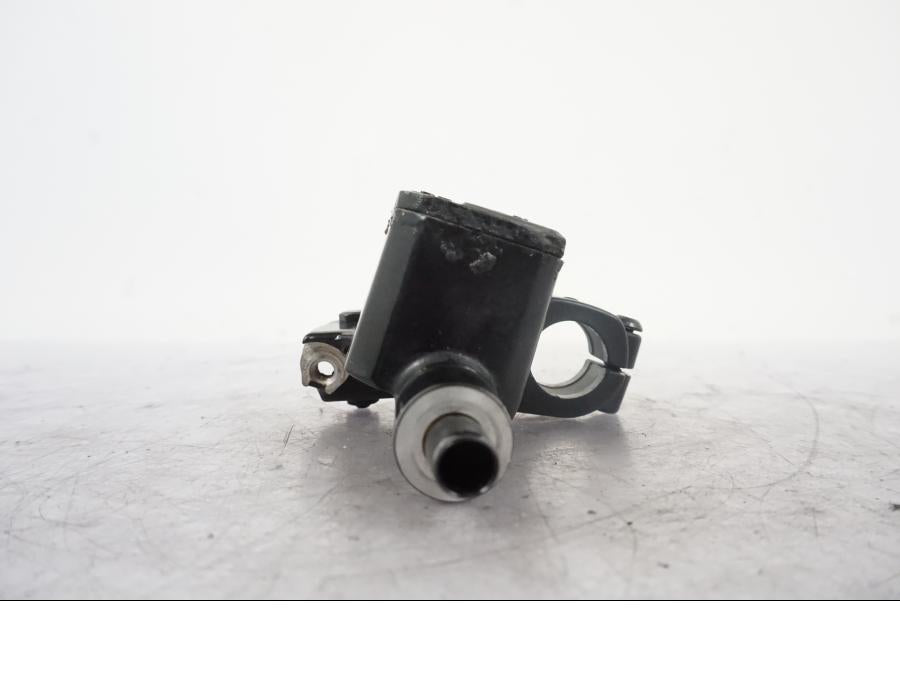 Vänster sida på Bromshuvudcylinder från en Yamaha YZF-R 125 -2008 motorcykel.