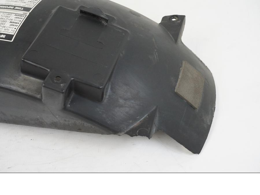 Snett nerifrån på Undertail från en Yamaha FZR 1000 -1990 motorcykel.