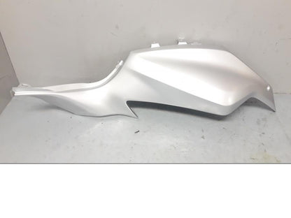 Framsidan på Bensintankskåpa från en Yamaha MT-07 -2015 motorcykel.