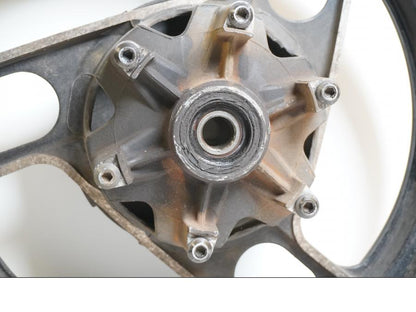 Baksidan på Fälg från en Yamaha FJ 1200 -1986 motorcykel.