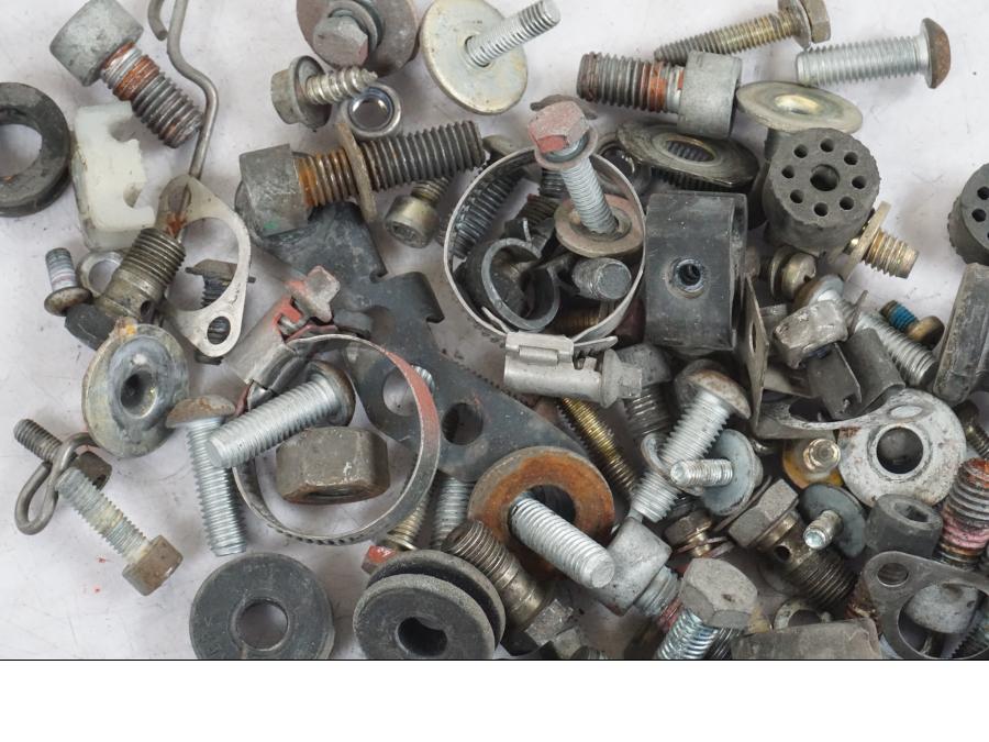 Höger sida på Skruv / Mutter etc från en BMW K 1100 LT -1999 motorcykel.