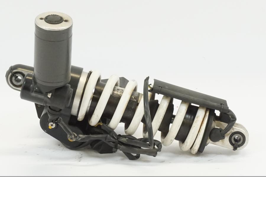 Baksidan på Stötdämpare ESA från en BMW K 1200 S -2006 motorcykel.