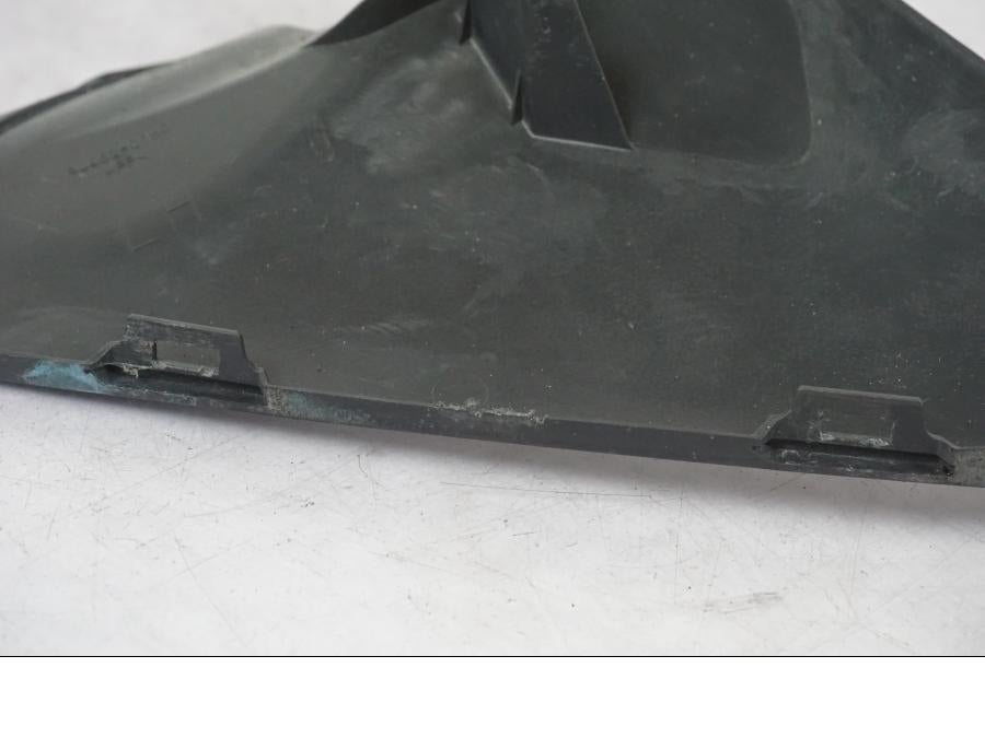 Snett nerifrån på Toppkåpsinsida från en Suzuki GSX-R 750 -2006 motorcykel.