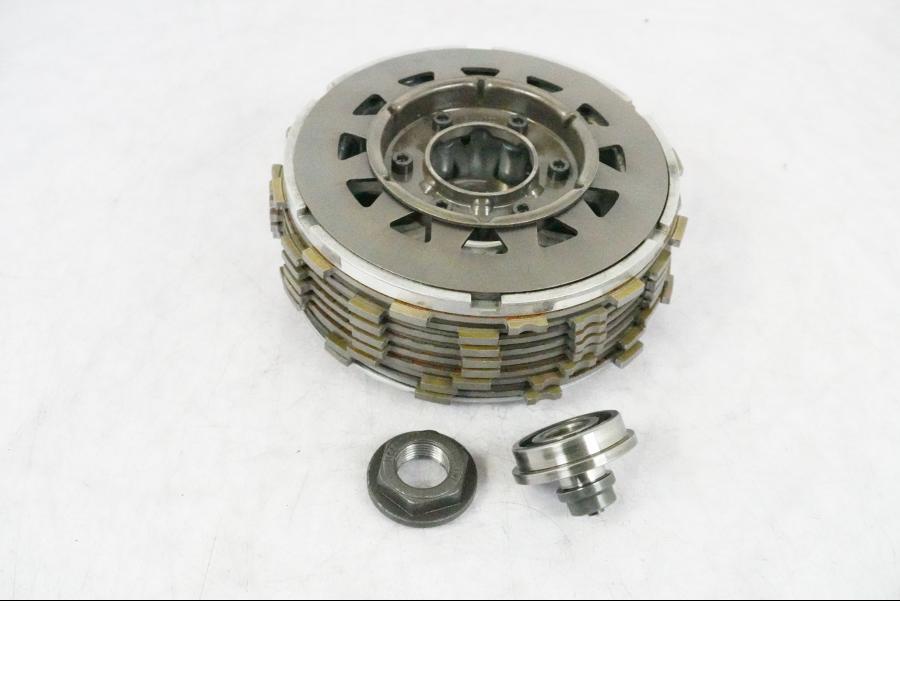 Framsidan på Kopplingskorg från en BMW K 1200 S -2005 motorcykel.