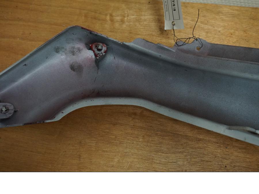 Snett uppifrån på Sidopanel från en Suzuki M 1800 -2007 motorcykel.