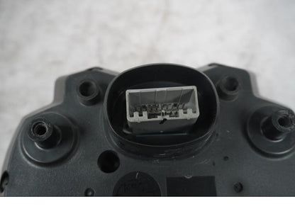 Snett nerifrån på Instrumentpanel från en Kawasaki ZX-10R -2008 motorcykel.