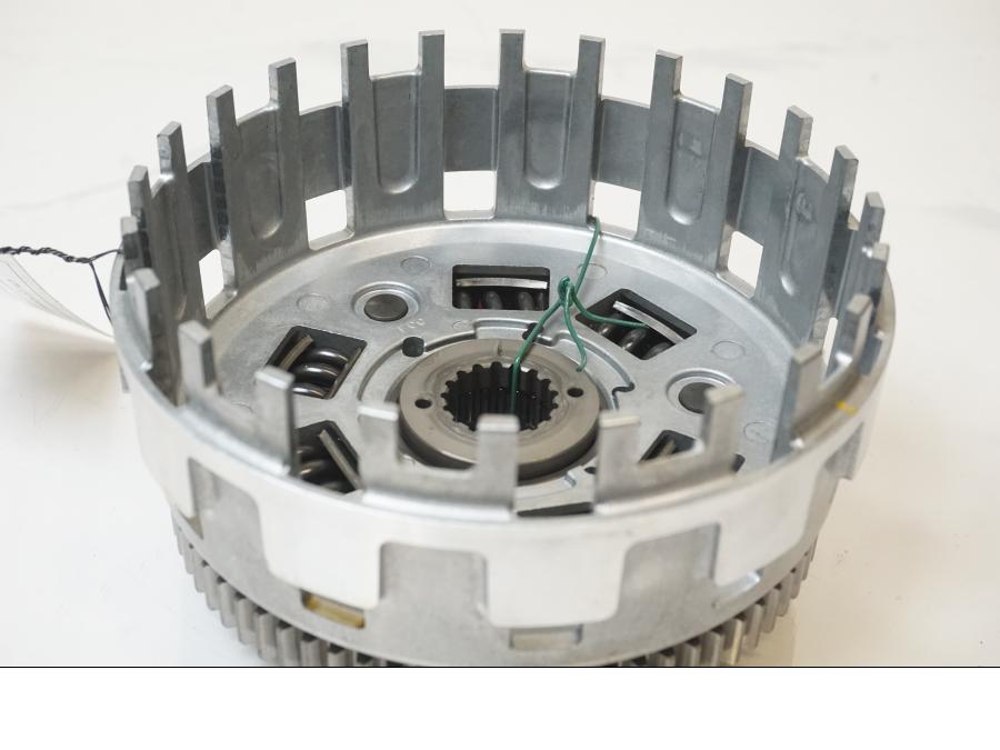 Extrabild1 på Kopplingskorg från en KTM 1190 Adventure -2015 motorcykel.