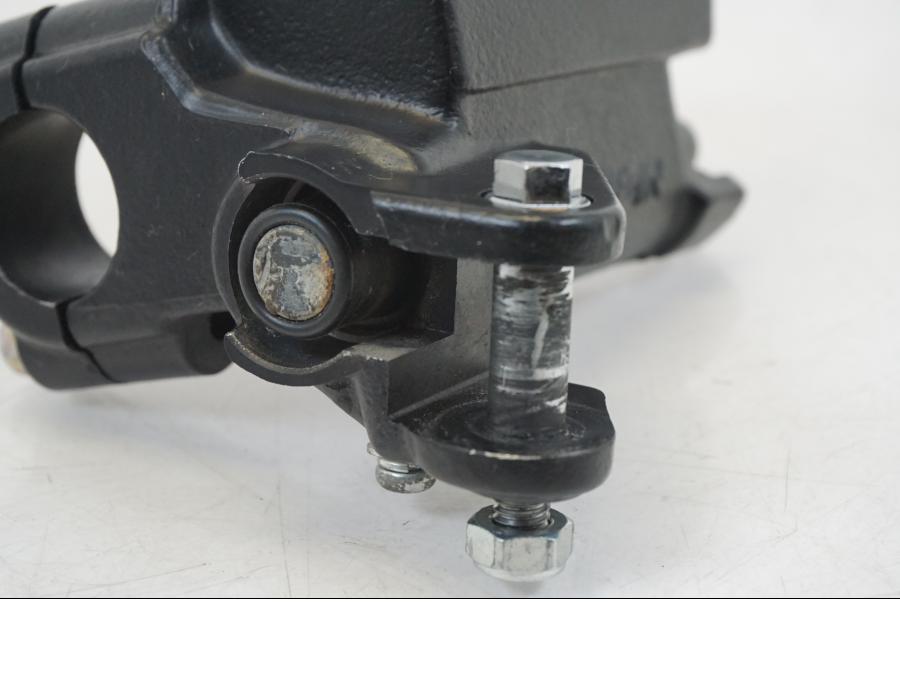 Snett uppifrån på Bromshuvudcylinder från en Suzuki GSX 1300 R -2017 motorcykel.