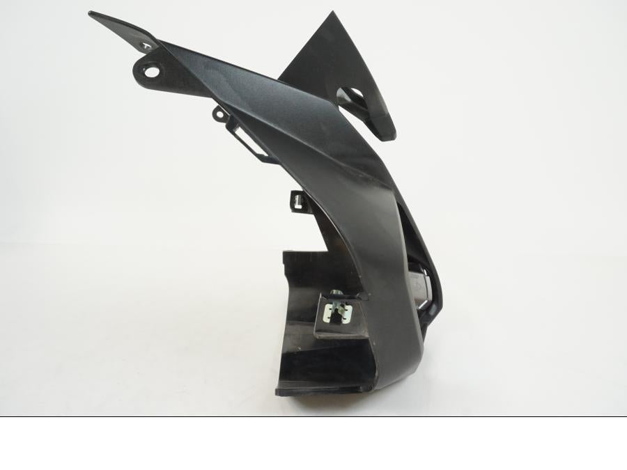 Snett nerifrån på Strålkastarkåpa från en BMW S 1000 R -2019 motorcykel.