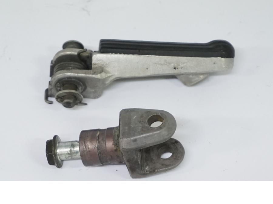 Baksidan på Fotpinne från en Honda CBR 900 RR -2002 motorcykel.