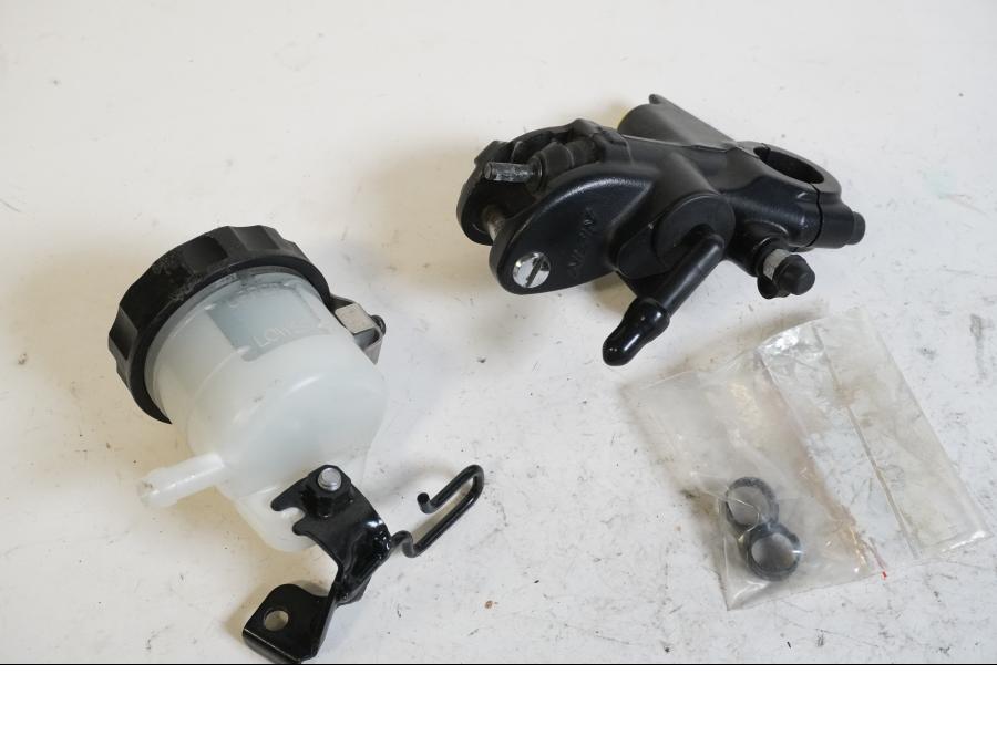 Framsidan på Bromshuvudcylinder från en Kawasaki ZZ-R 1400 -2010 motorcykel.