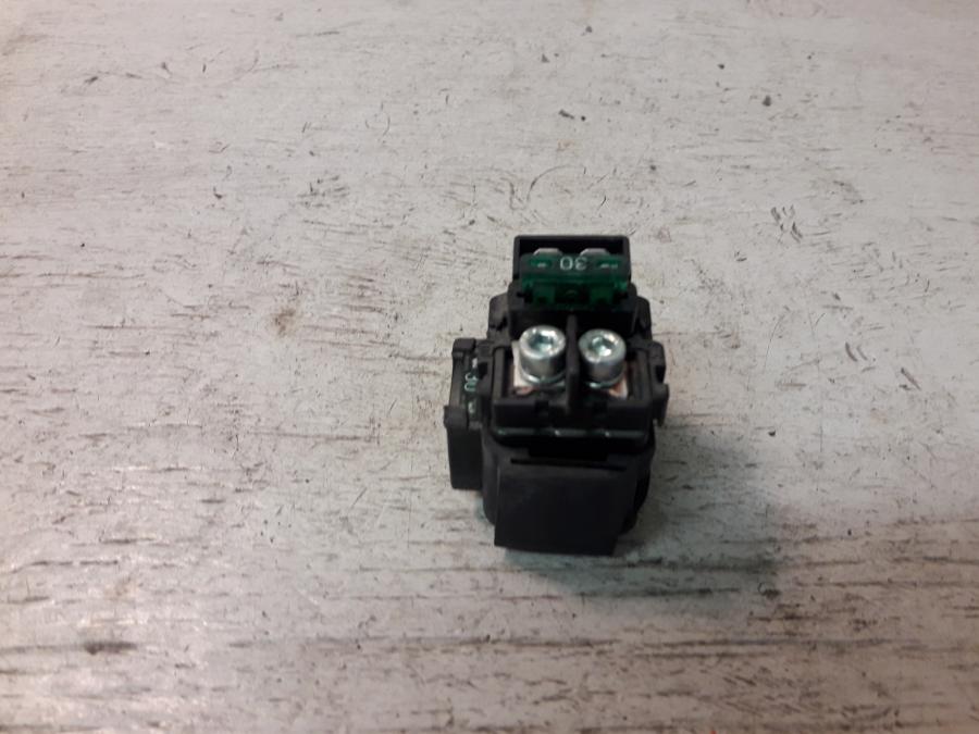 Framsidan på Startrelä från en Kawasaki GTR 1400 -2012 motorcykel.