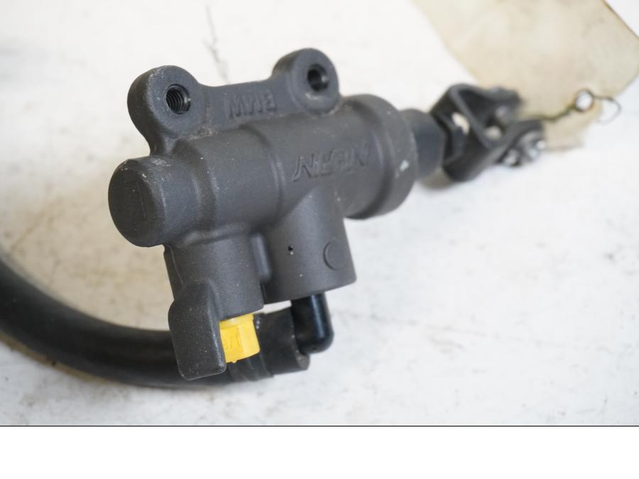 Vänster sida på Bromshuvudcylinder från en BMW R 1200 RS -2015 motorcykel.