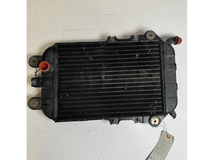 Baksidan på Vattenkyl från en Kawasaki VN 750 -1994 motorcykel.