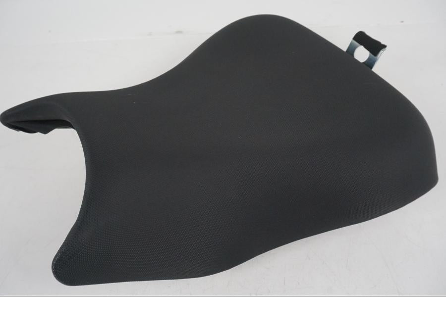 Vänster sida på Sadel från en Kawasaki ER-6F -2016 motorcykel.