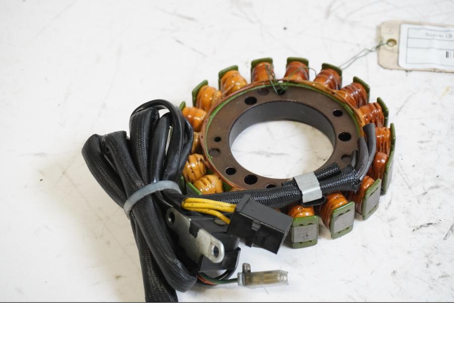 Framsidan på Generator från en Suzuki LS 650 -1996 motorcykel.