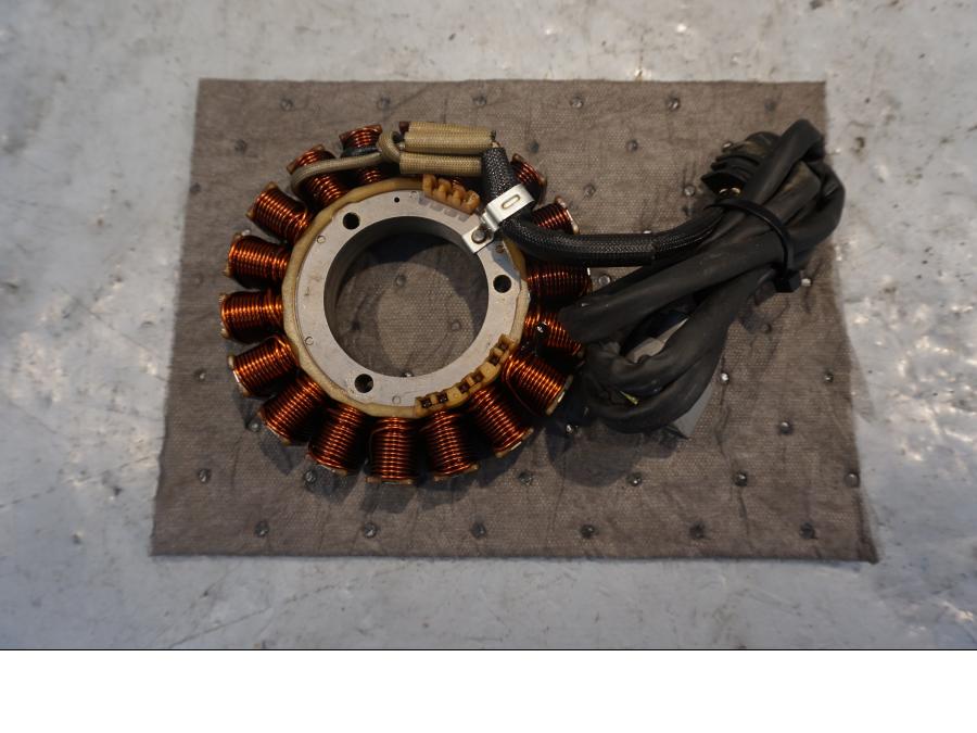 Framsidan på Generator från en Yamaha XT 1200 Z -2011 motorcykel.