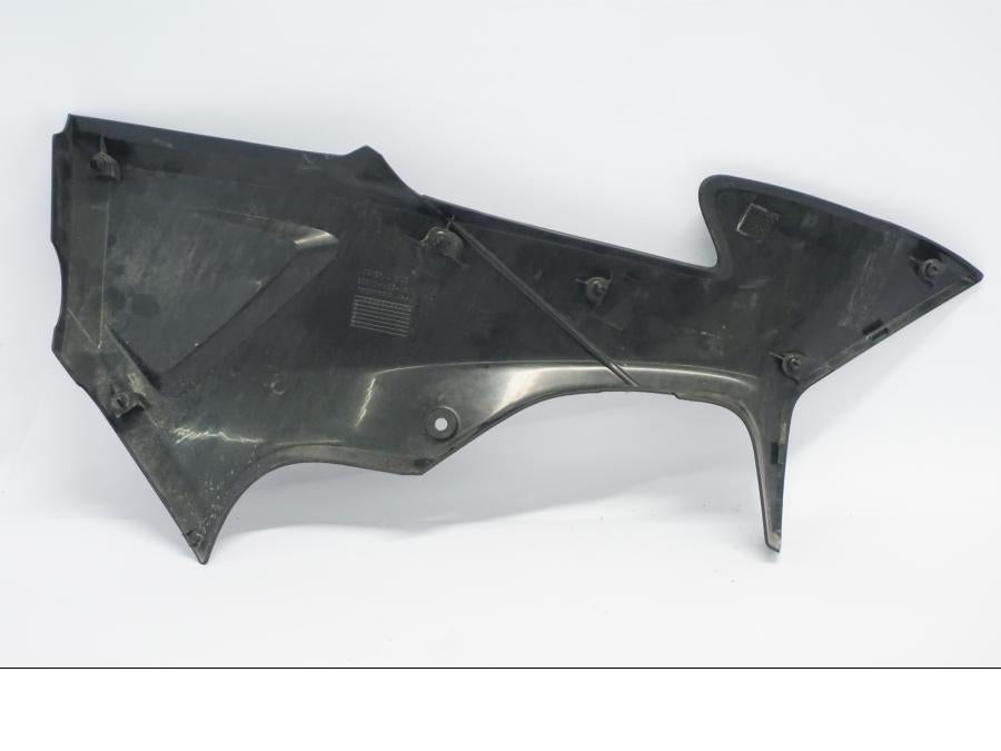 Vänster sida på Sidopanel från en Honda CB 500 X -2015 motorcykel.