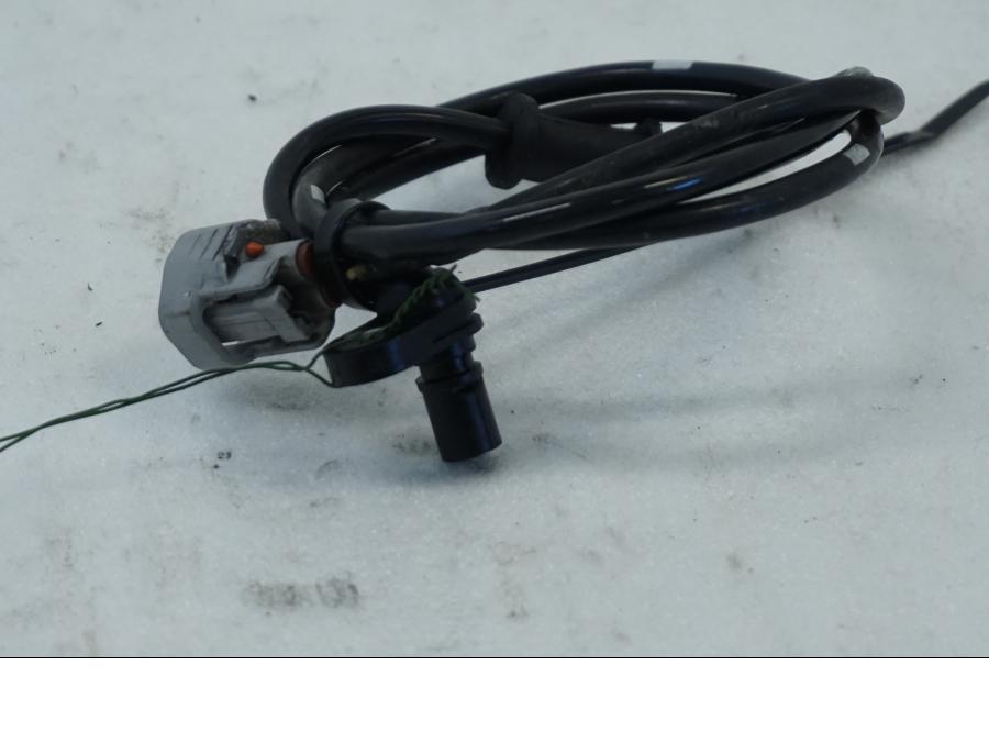 Baksidan på ABS givare från en Suzuki DL 1000 -2016 motorcykel.