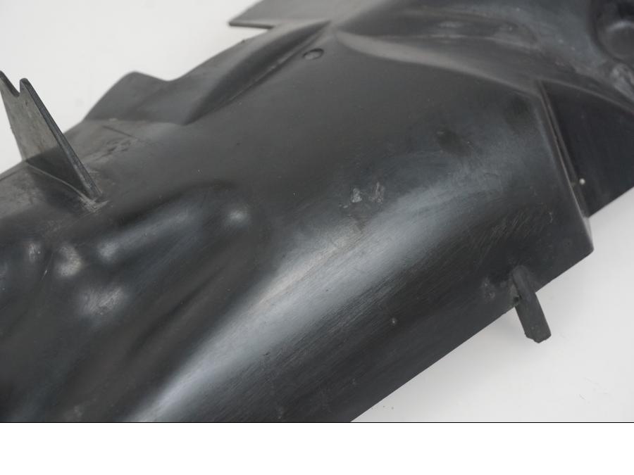 Baksidan på Värmeskydd från en Suzuki GSX-R 1000 -2007 motorcykel.