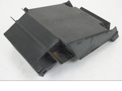 Framsidan på Batterihållare från en Kawasaki Z 750 -2006 motorcykel.