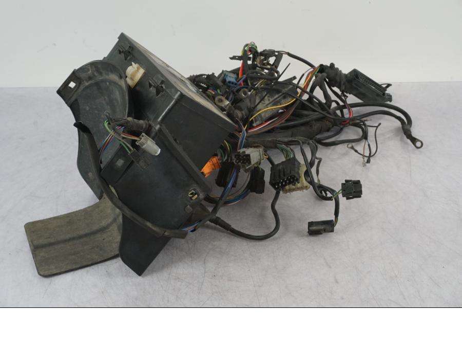 Höger sida på Kabelstam från en BMW R 1100 GS -1998 motorcykel.