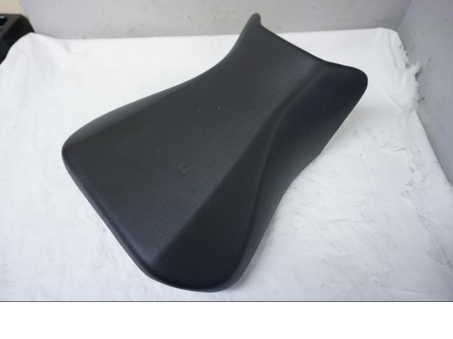 Vänster sida på Sadel från en Suzuki GSX-R 750 -1996 motorcykel.