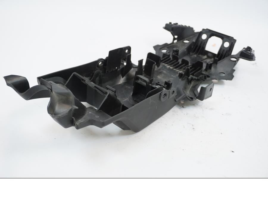 Snett nerifrån på Undertail från en Honda CB 650 R -2019 motorcykel.