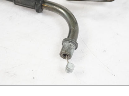 Höger sida på Gasvajer från en Suzuki GSX-R 750 -2007 motorcykel.