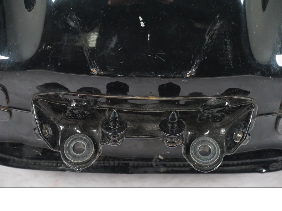 Snett uppifrån på Bensintank från en KTM 390 Duke -2018 motorcykel.