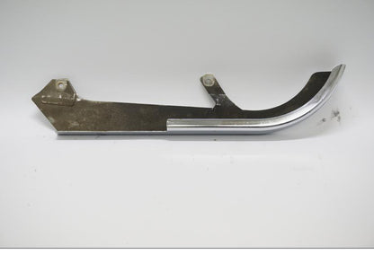 Höger sida på Kedjeskydd från en Suzuki VZ 800 -1998 motorcykel.