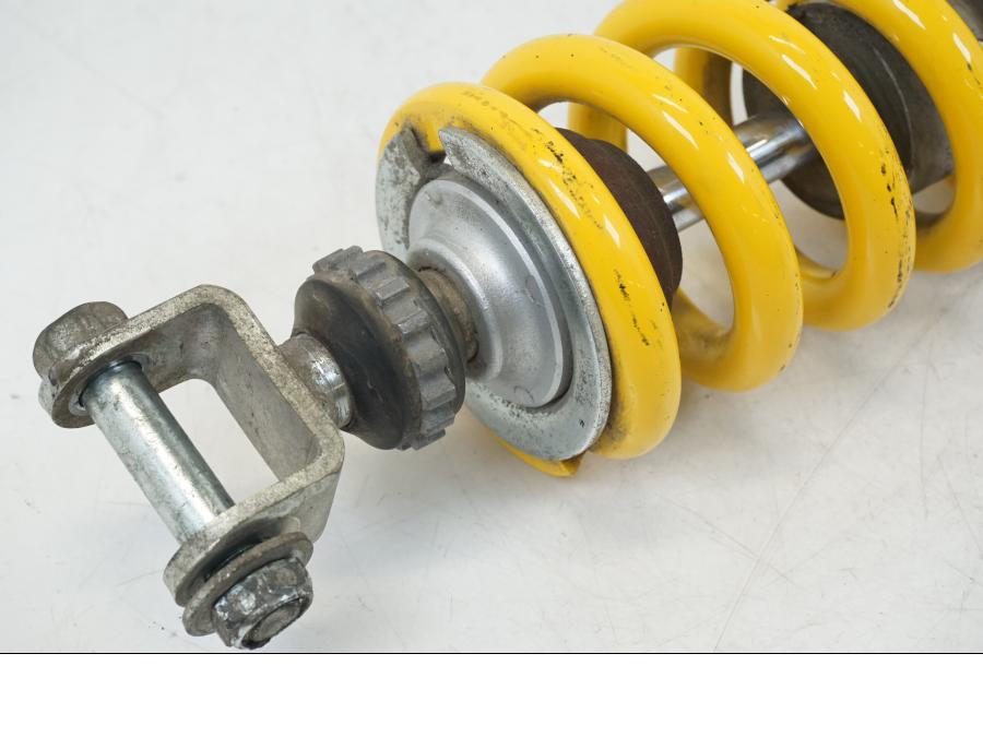 Baksidan på Stötdämpare från en Yamaha XT 1200 A -2010 motorcykel.