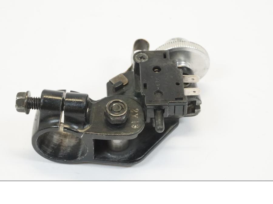 Snett nerifrån på Kopplingsklo från en Yamaha YZF 1000 R1 -2003 motorcykel.