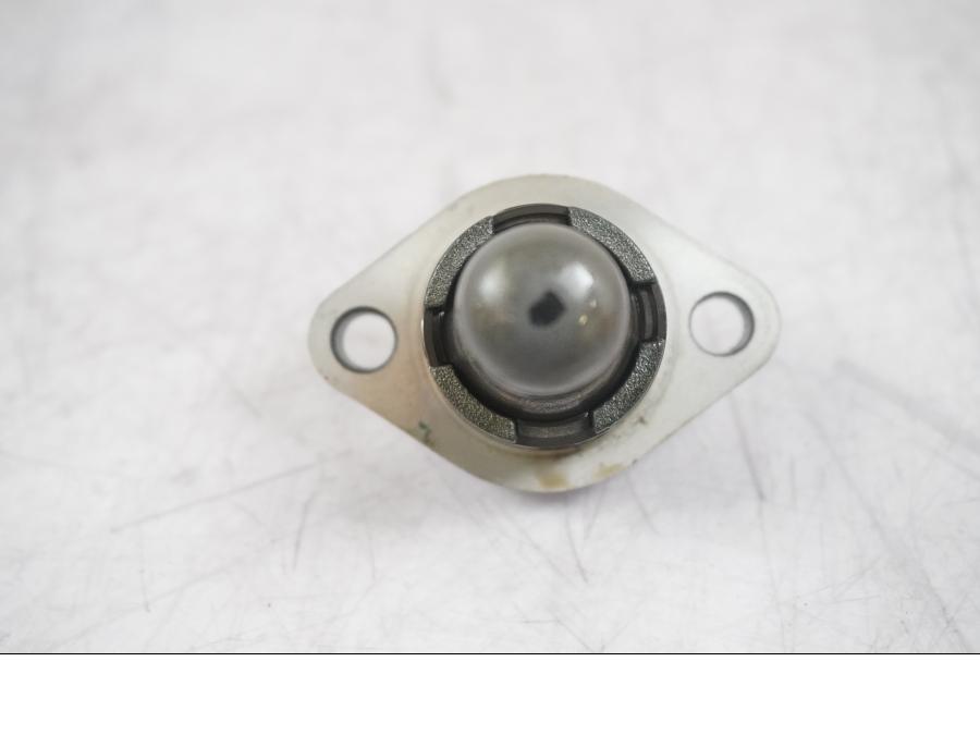 Vänster sida på Kamkedjesträckare från en KTM 125 Duke -2017 motorcykel.