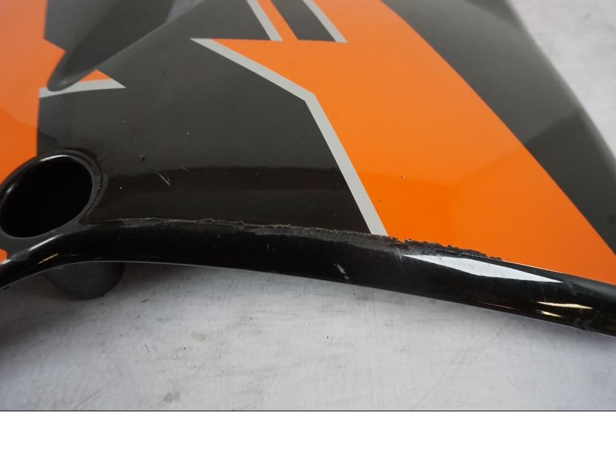 Snett nerifrån på Kylarvinge från en KTM 640 SM -2005 motorcykel.