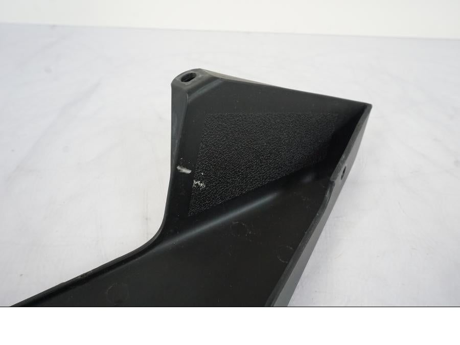 Snett nerifrån på Kylarvinge från en KTM 790 Duke -2019 motorcykel.