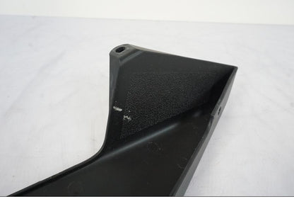 Snett nerifrån på Kylarvinge från en KTM 790 Duke -2019 motorcykel.