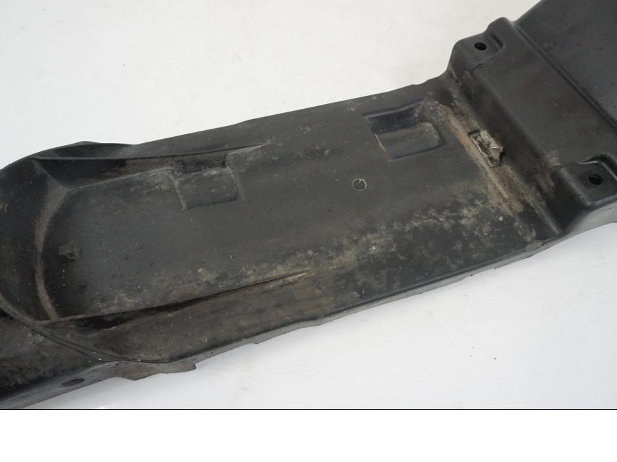 Vänster sida på Undertail från en Honda XL 1000 V -2008 motorcykel.