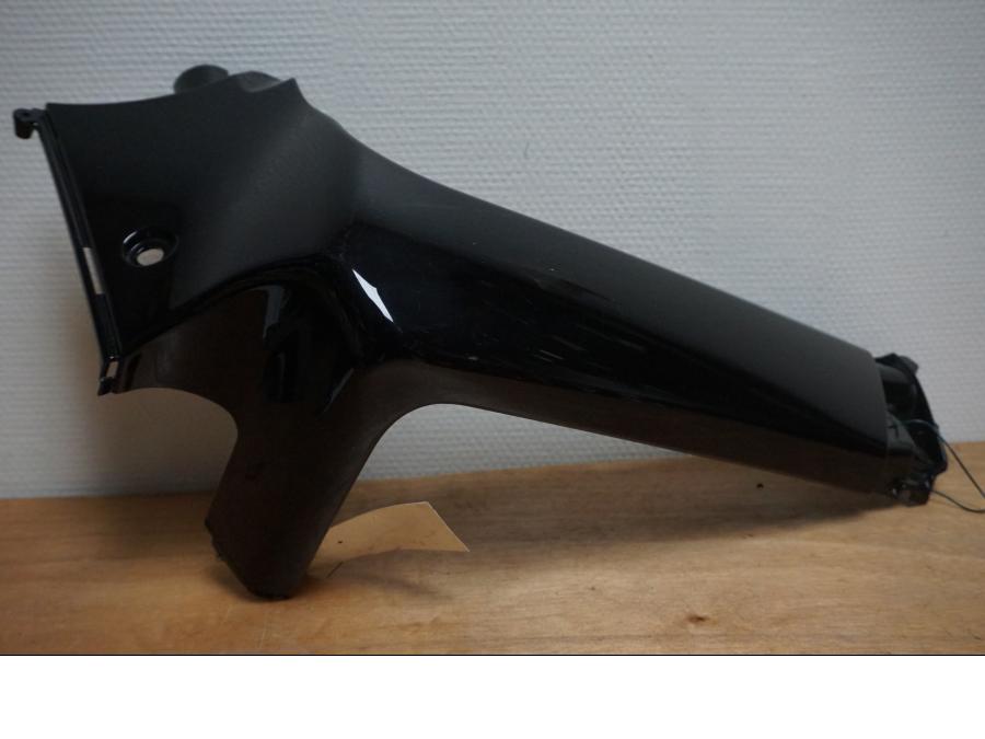 Baksidan på Ramskydd från en Suzuki M 1800 -2009 motorcykel.